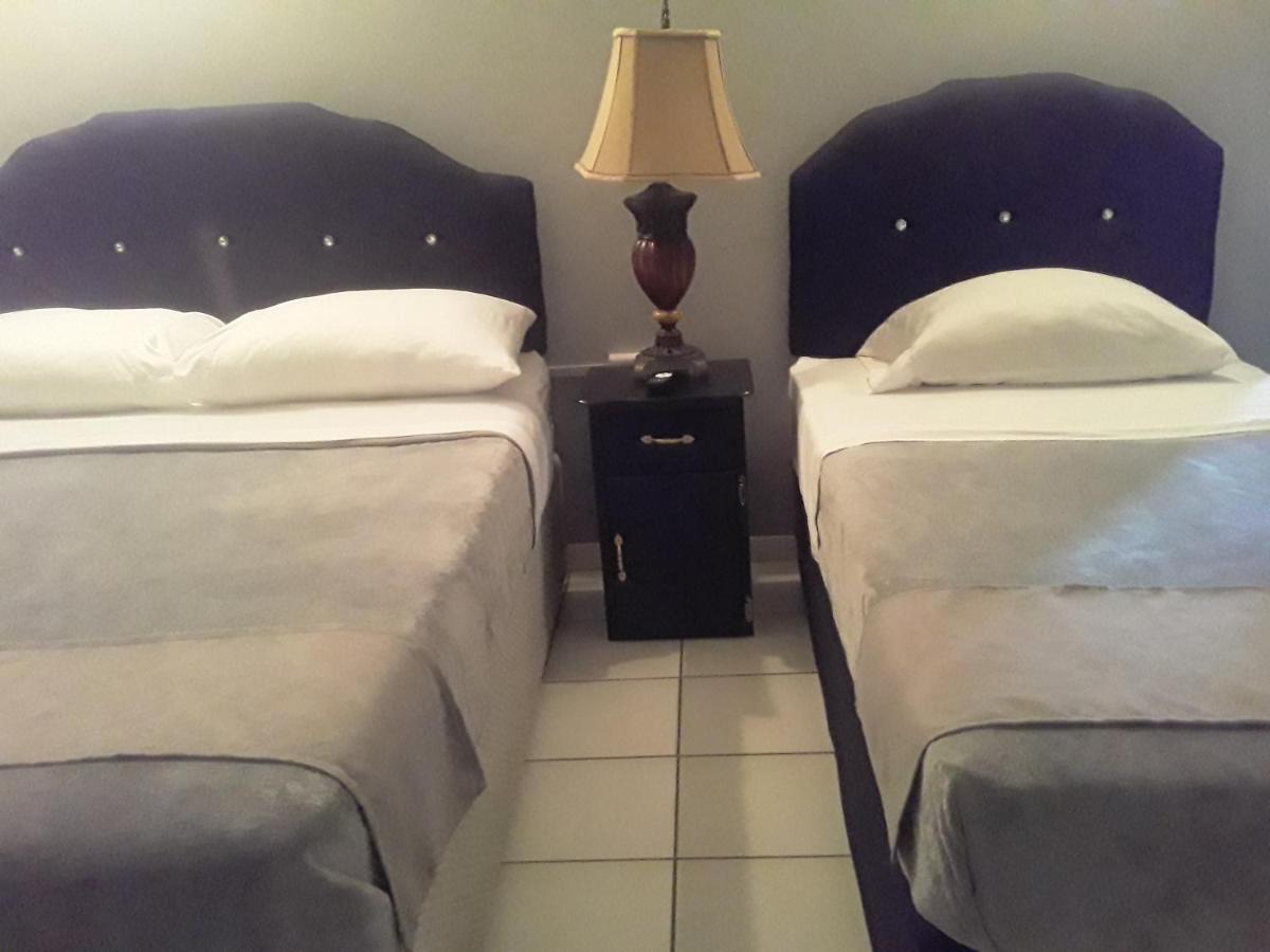 Derick'S Inn Piarco Eksteriør bilde